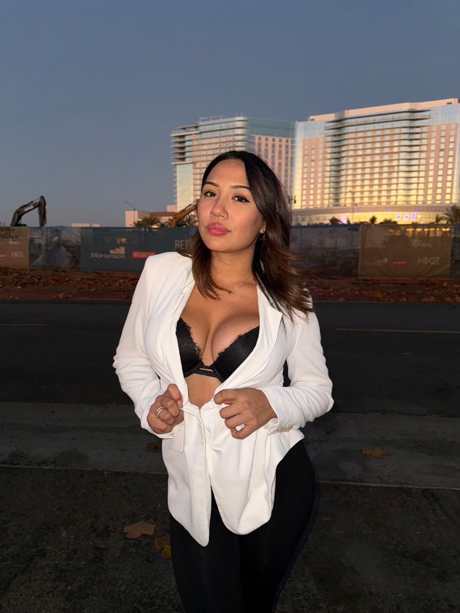 Take a pause and enjoy Ali Cruz — streaming from Minsk