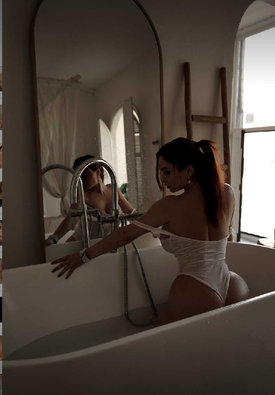 A playful frame from Miranda Faith nude — online in Minsk