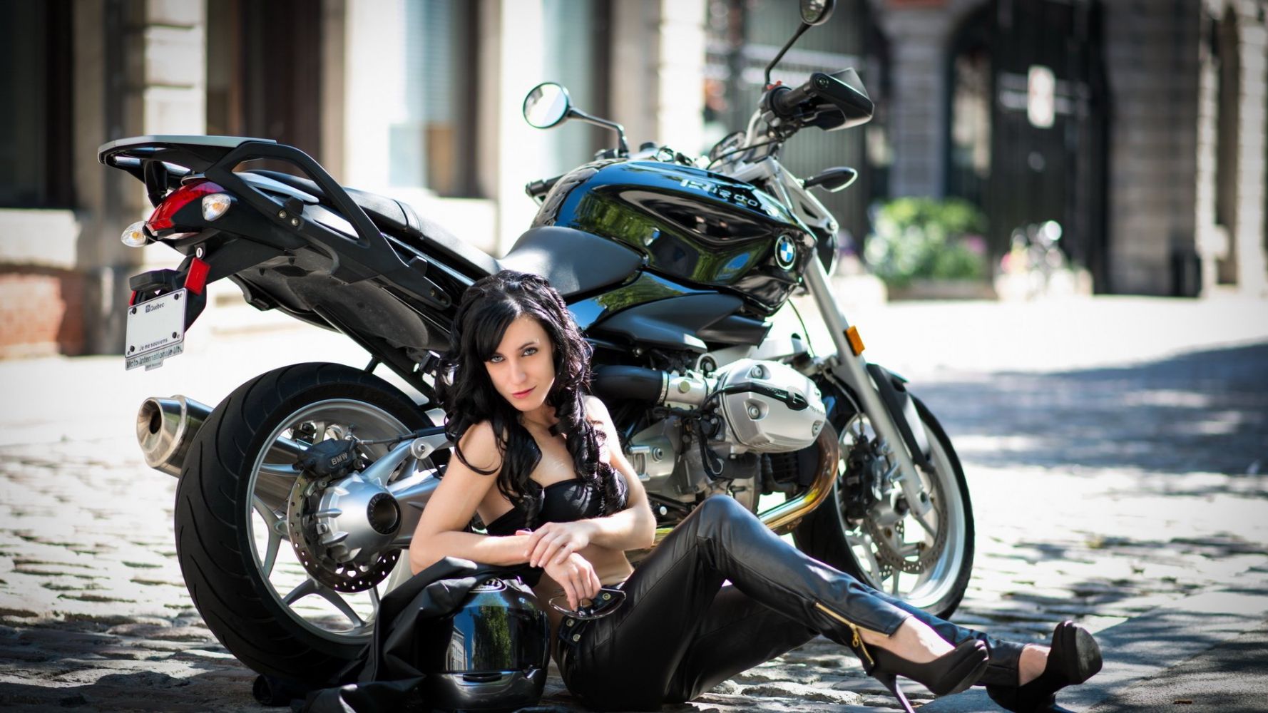 Fresh photos, fresh mood — European women on bikes online in Minsk