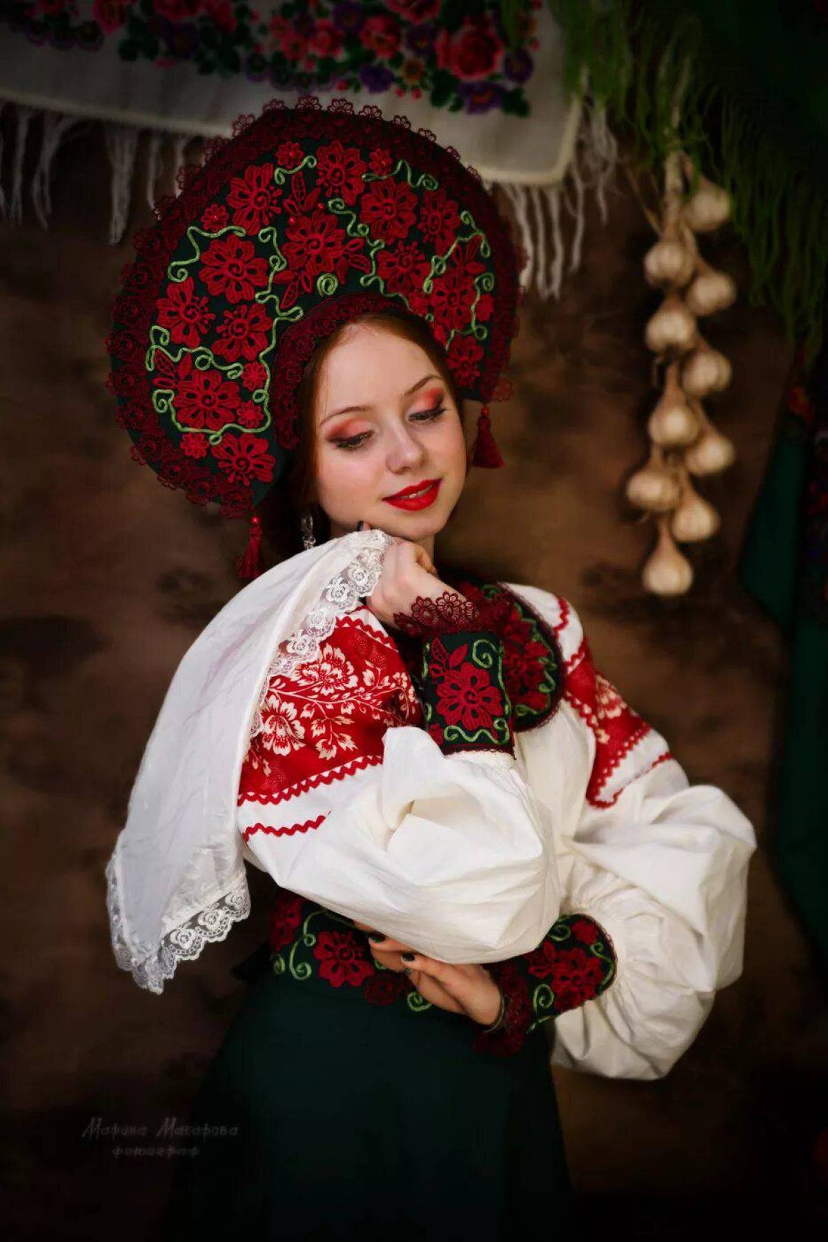 Take a pause and enjoy Women in Slavic costumes — streaming from Minsk