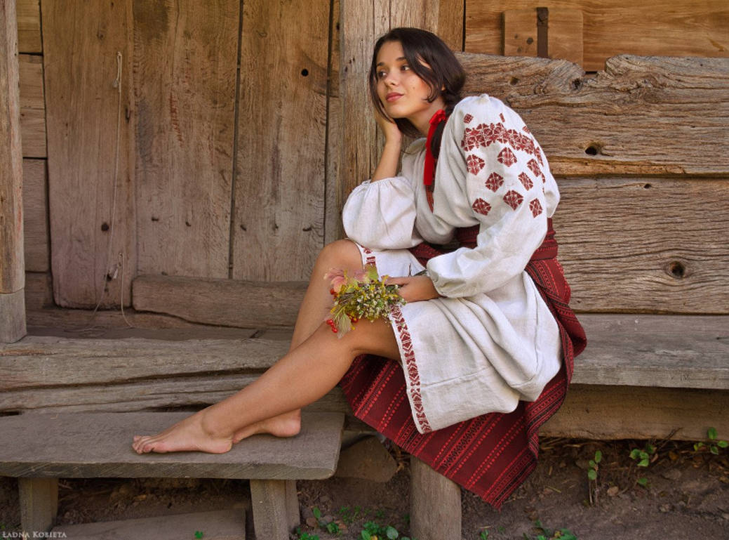 Fresh photos, fresh mood — Women in Slavic costumes online in Minsk