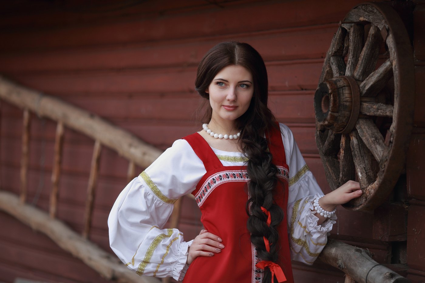 Girls in Slavic costumes’s look of the day — catch her live in Minsk